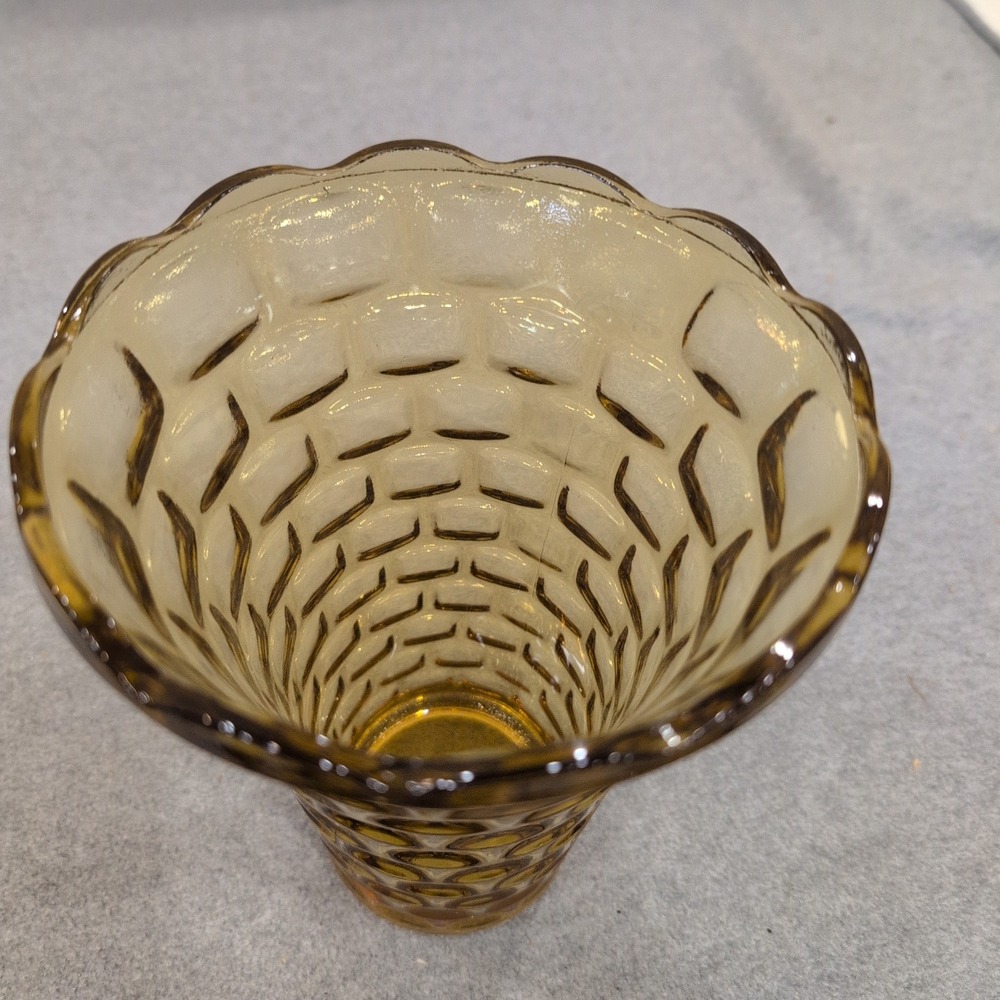 Vintage Federal Glass‎ Amber Pressed Glass Vase Scalloped Rim Yorktown Pattern - Picture 3 of 7